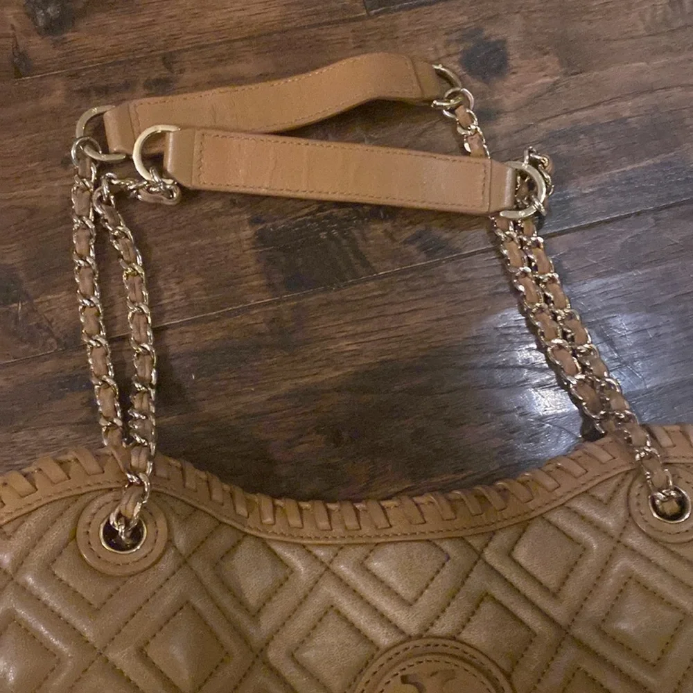 Tory Burch Tan Gold Quilted Shoulder Bag - Picture 4 of 11